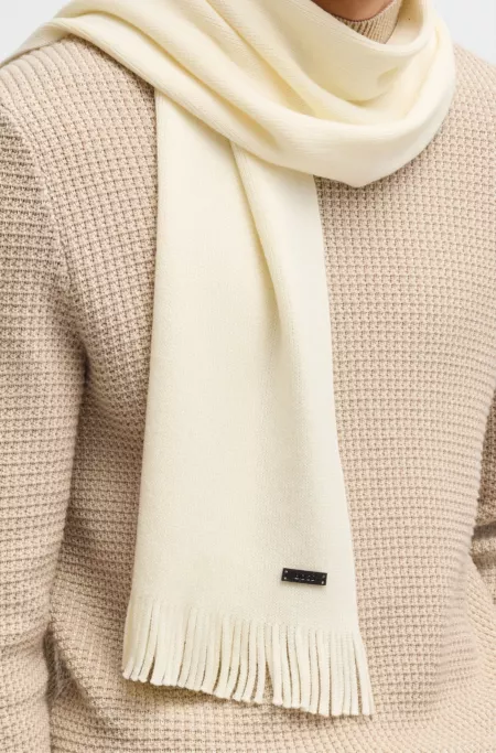 Raschel-knit scarf in virgin wool