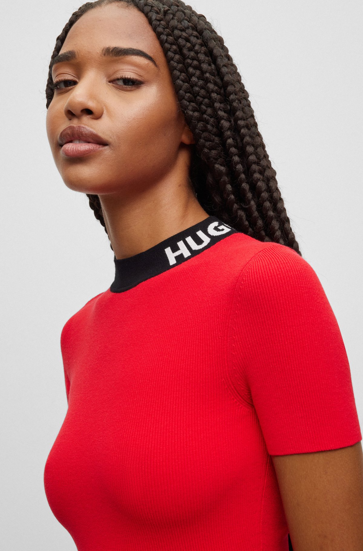 Short-sleeved knitted dress with logo collar, Red