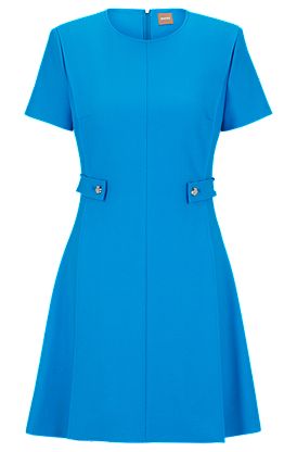 Robe à manches courtes avec ceinture partielle