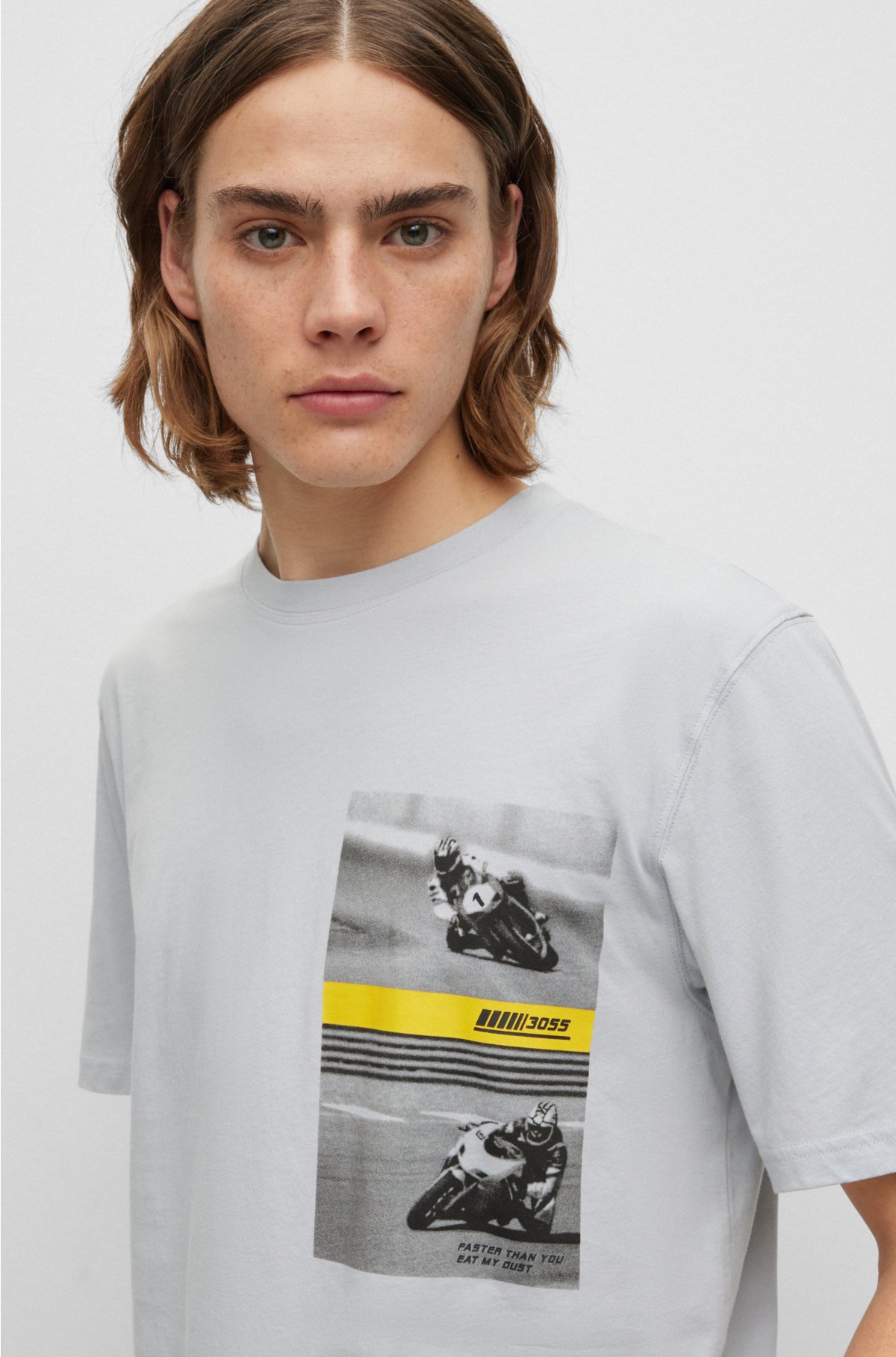 BOSS - T-shirt med bomuld tryk inspireret af racerløb