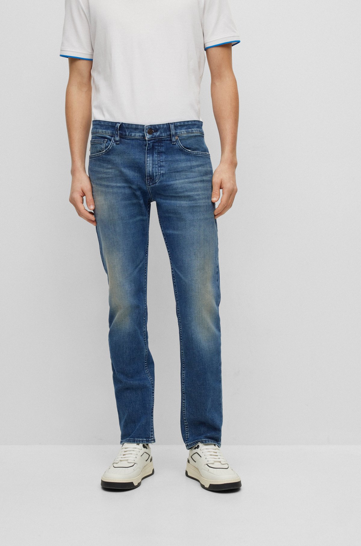 Lave sammentrækning angst BOSS - Slim fit jeans i blå denim med behageligt stræk
