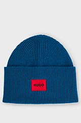 Ribbed beanie hat with red logo label, Blue