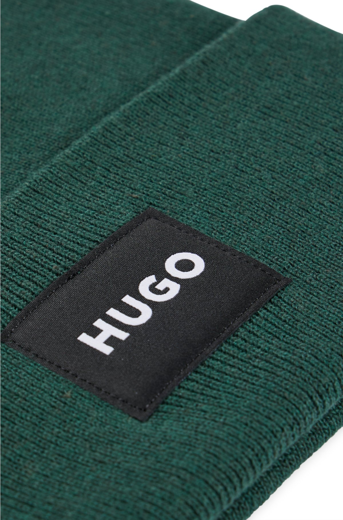 Logo-Detail - mit Strickmütze HUGO