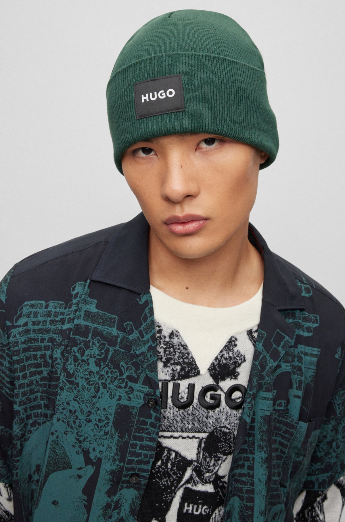 HUGO - mit Strickmütze Logo-Detail