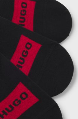 Lot de trois paires de chaussettes invisibles avec &eacute;tiquettes logo rouges, Noir