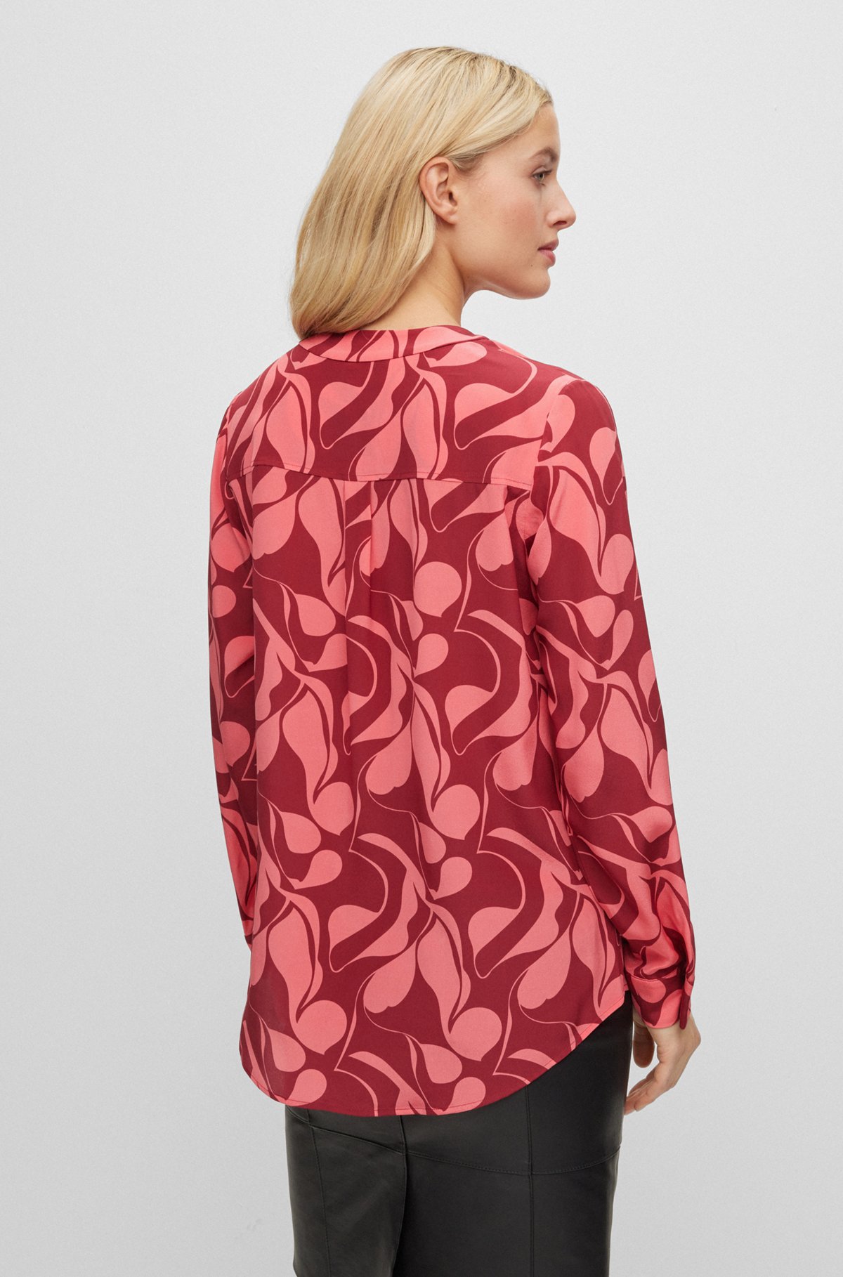 Kraagloze blouse van zuivere zijde met bladprint, Bedrukt