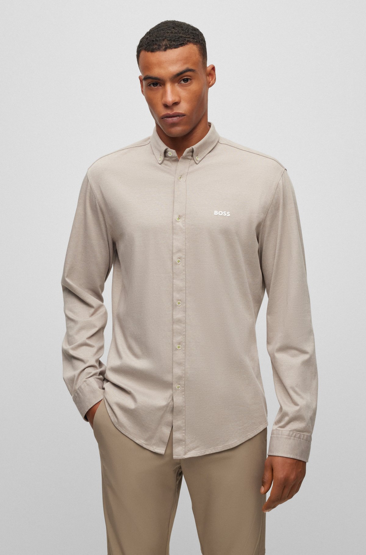 Camicia regular fit in jersey di cotone con colletto button down, Marrone chiaro