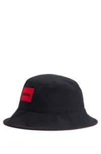 Vendbar bøllehat i bomuld med dip-dye finish, Rød