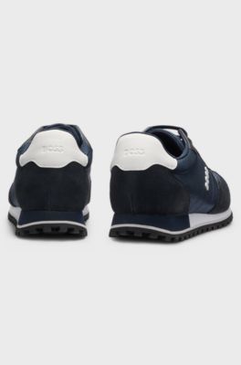 L&ouml;parinspirerade sneakers, M&ouml;rkbl&aring;