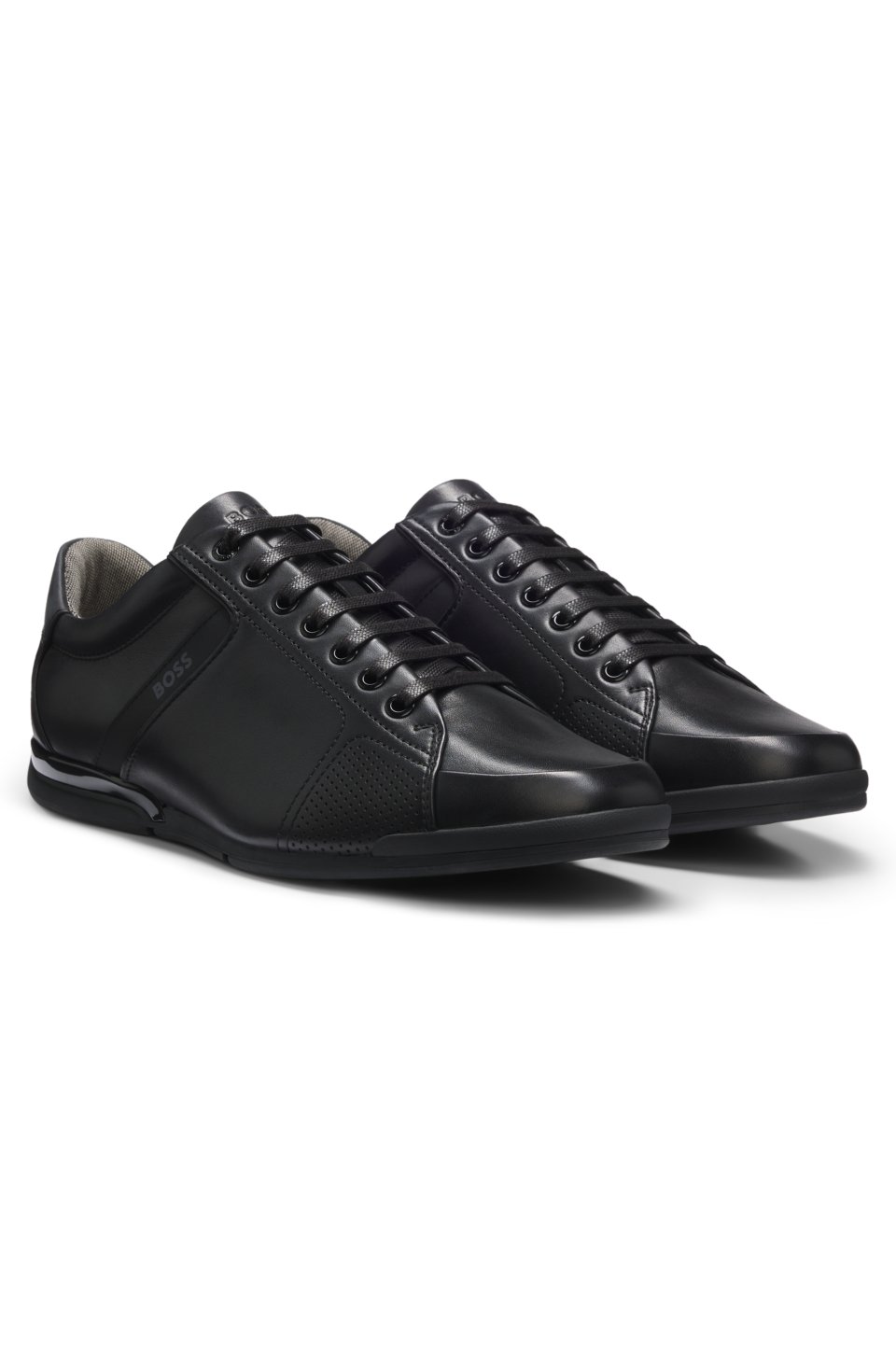 Leather trainers with odour-control lining