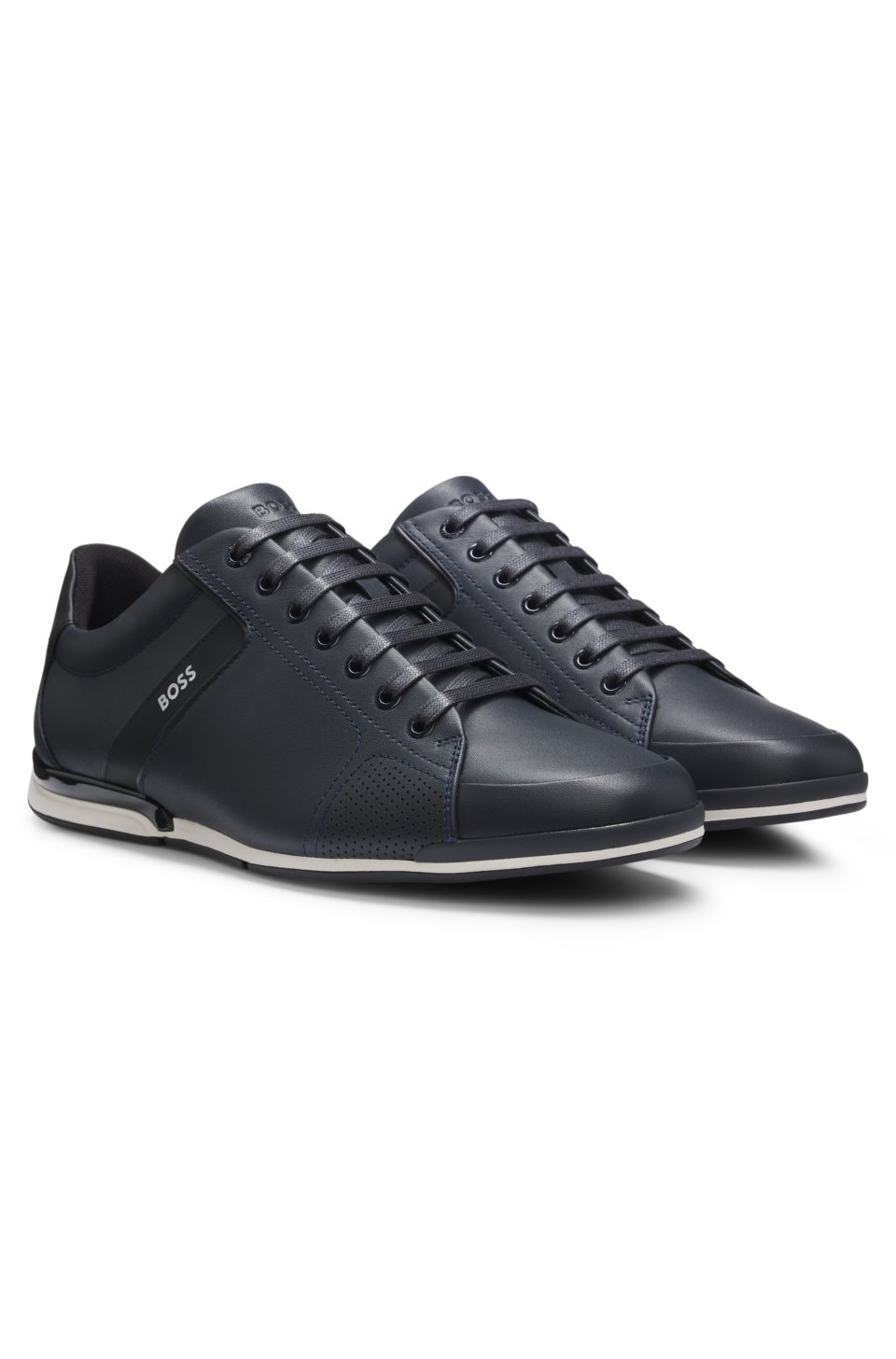 Leather trainers with odour-control lining