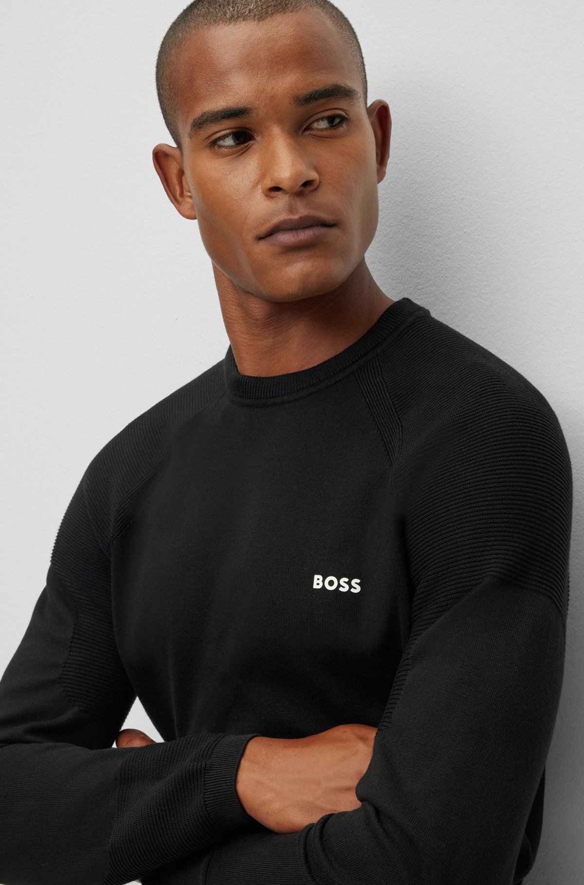BOSS - 로고 디테일 코튼 블렌드 레귤러 핏 스웨터