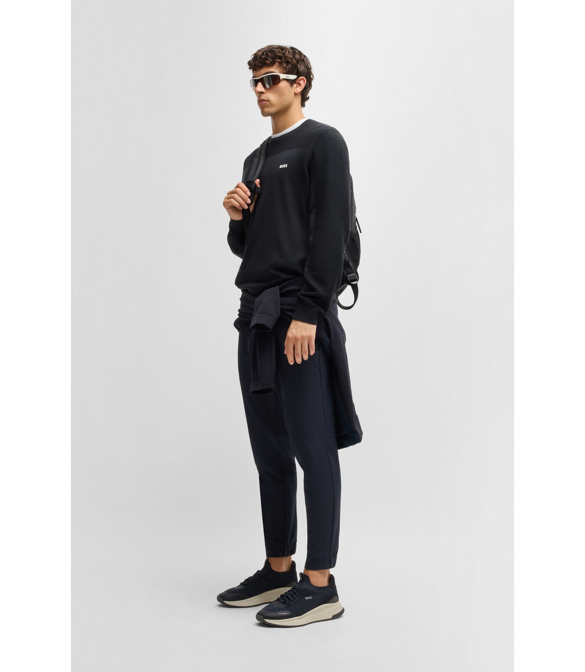 hbeu50498559_402_300?wid=1980&