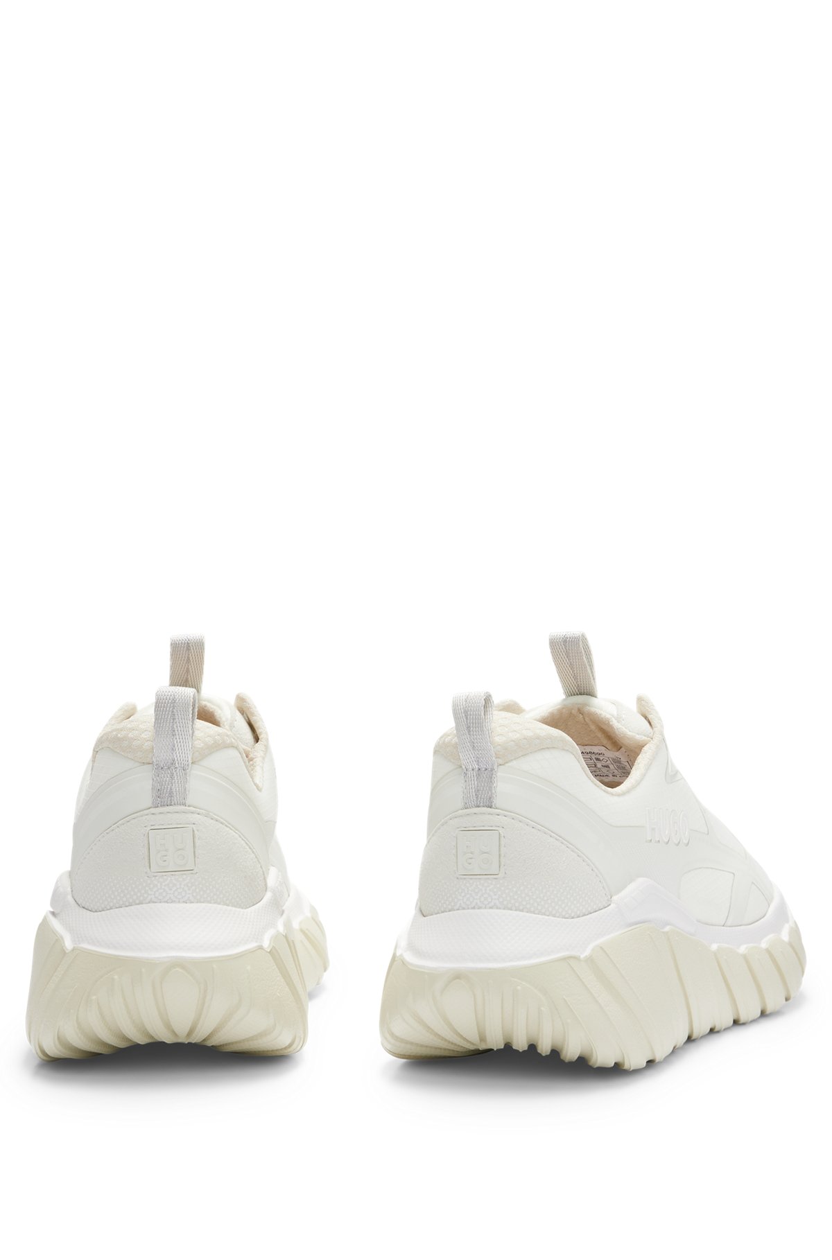 Sneakers mit markanter Sohle und dekorativen reflektierenden Wellen, Weiß