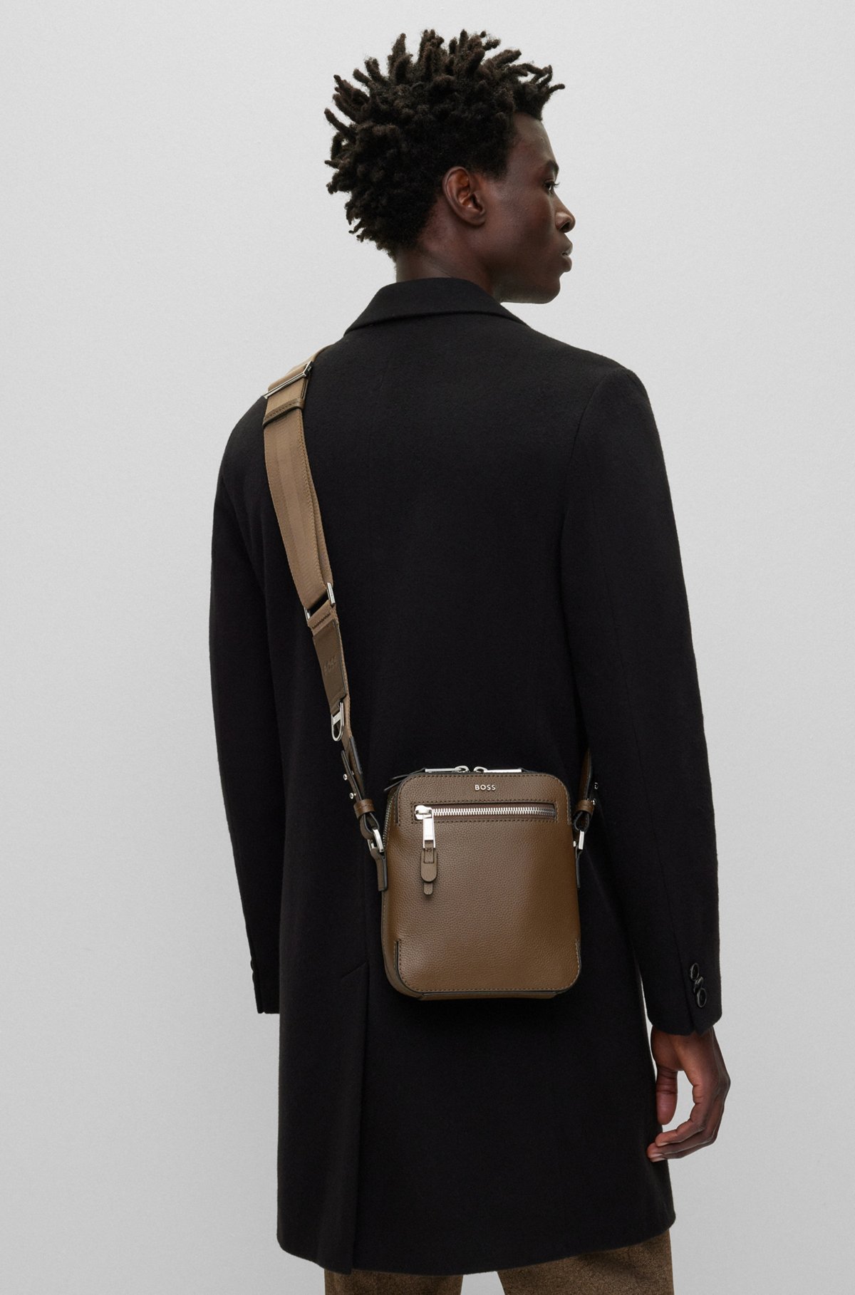 Grained-leather reporter bag with zipped front pocket, Brown