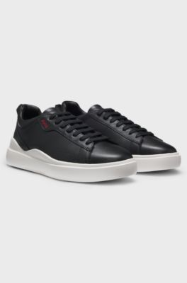 Leren sneakers met rood logodetail, Zwart