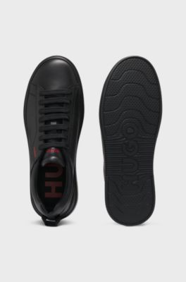 Sneakers in pelle con dettaglio logo rosso, Nero
