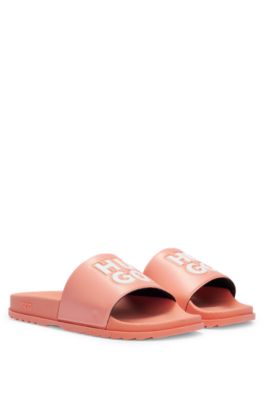 HUGO - Italian-made slides with contrast stacked logo