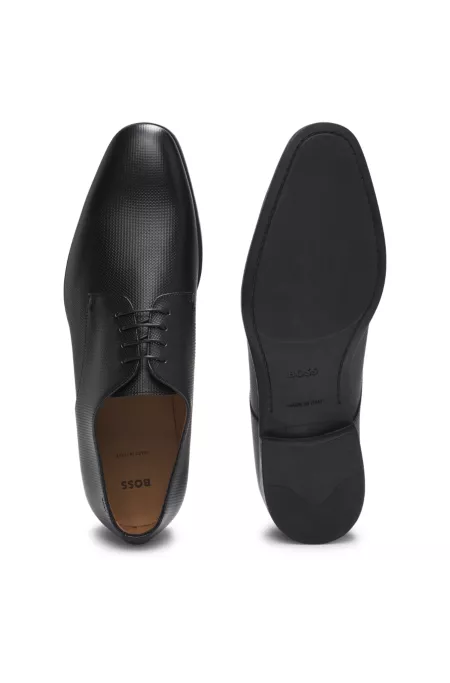 Derby shoes in structured leather with padded insole