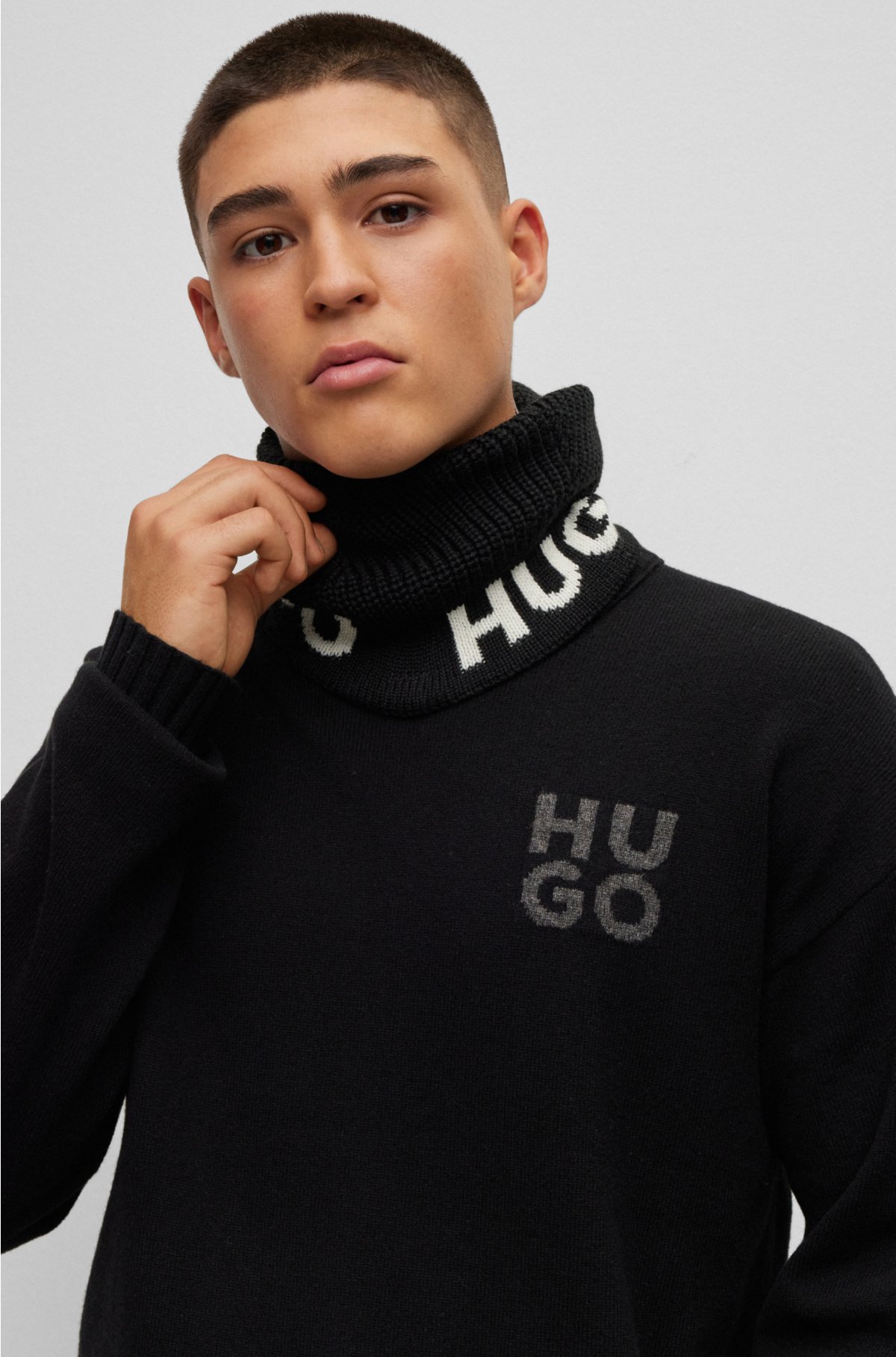 HUGO - Cagoule en maille à logo contrastant en laine vierge mélangée