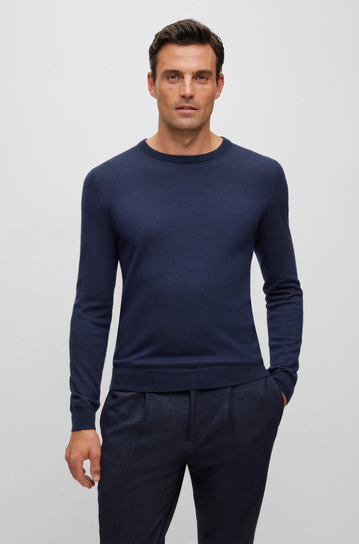 Sweater med regular fit i kashmir, Mørkeblå