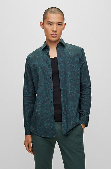 Camisa slim fit de lona de algodón con estampado floral, Verde oscuro