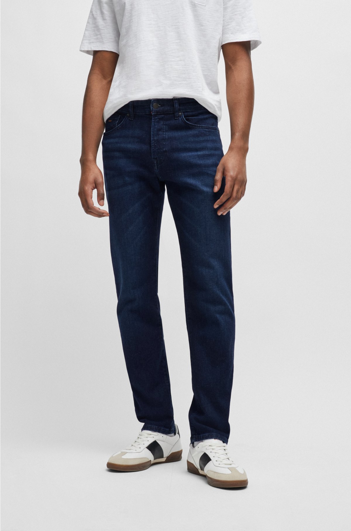 BOSS - Jeans med regular fit i mørkeblå denim med