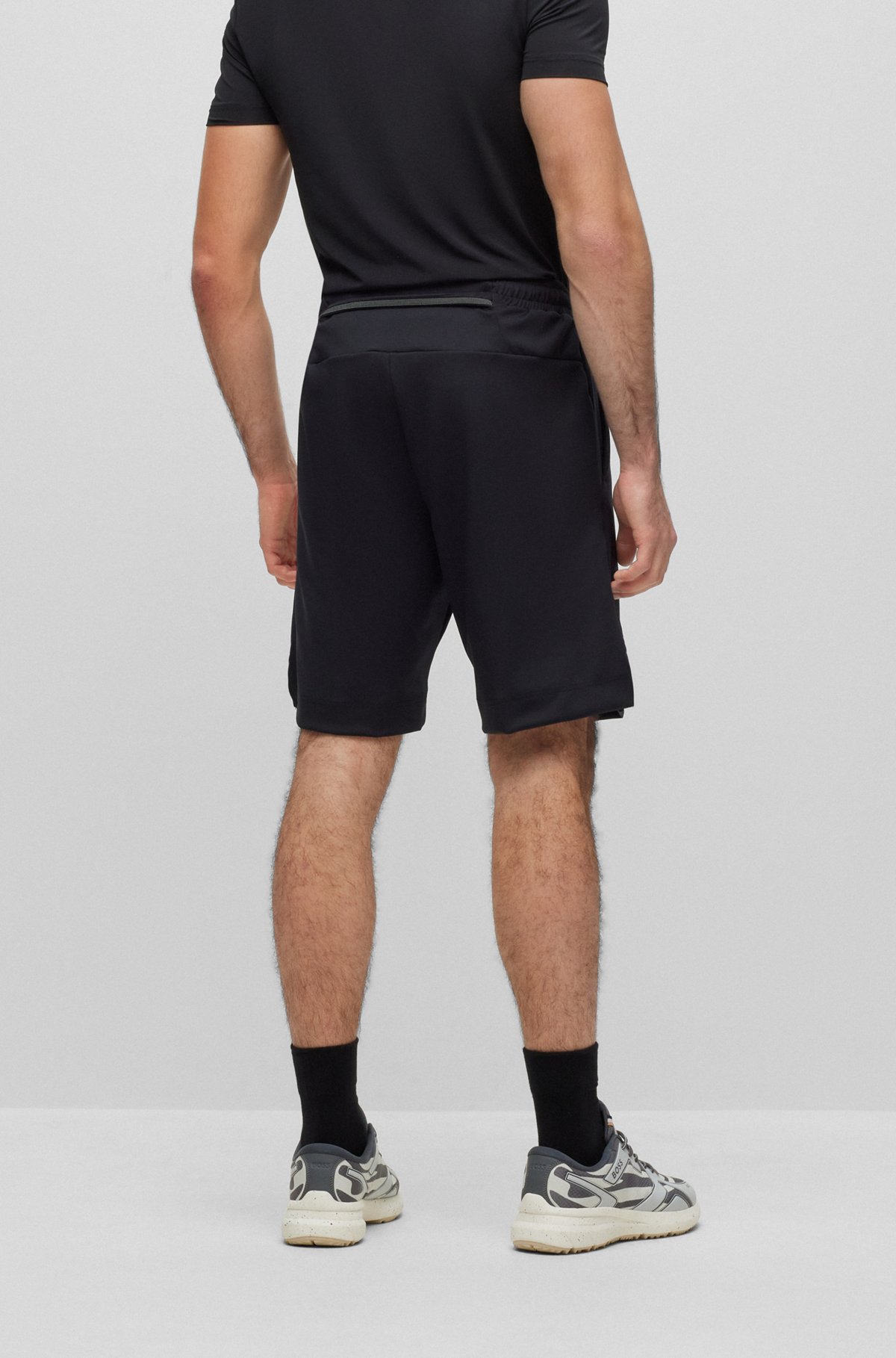 Regular fit shorts med lynlåslomme bagpå, Sort
