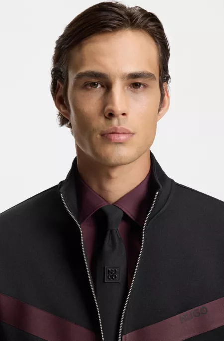 Cravate en jacquard tissé avec logo revisité métallique