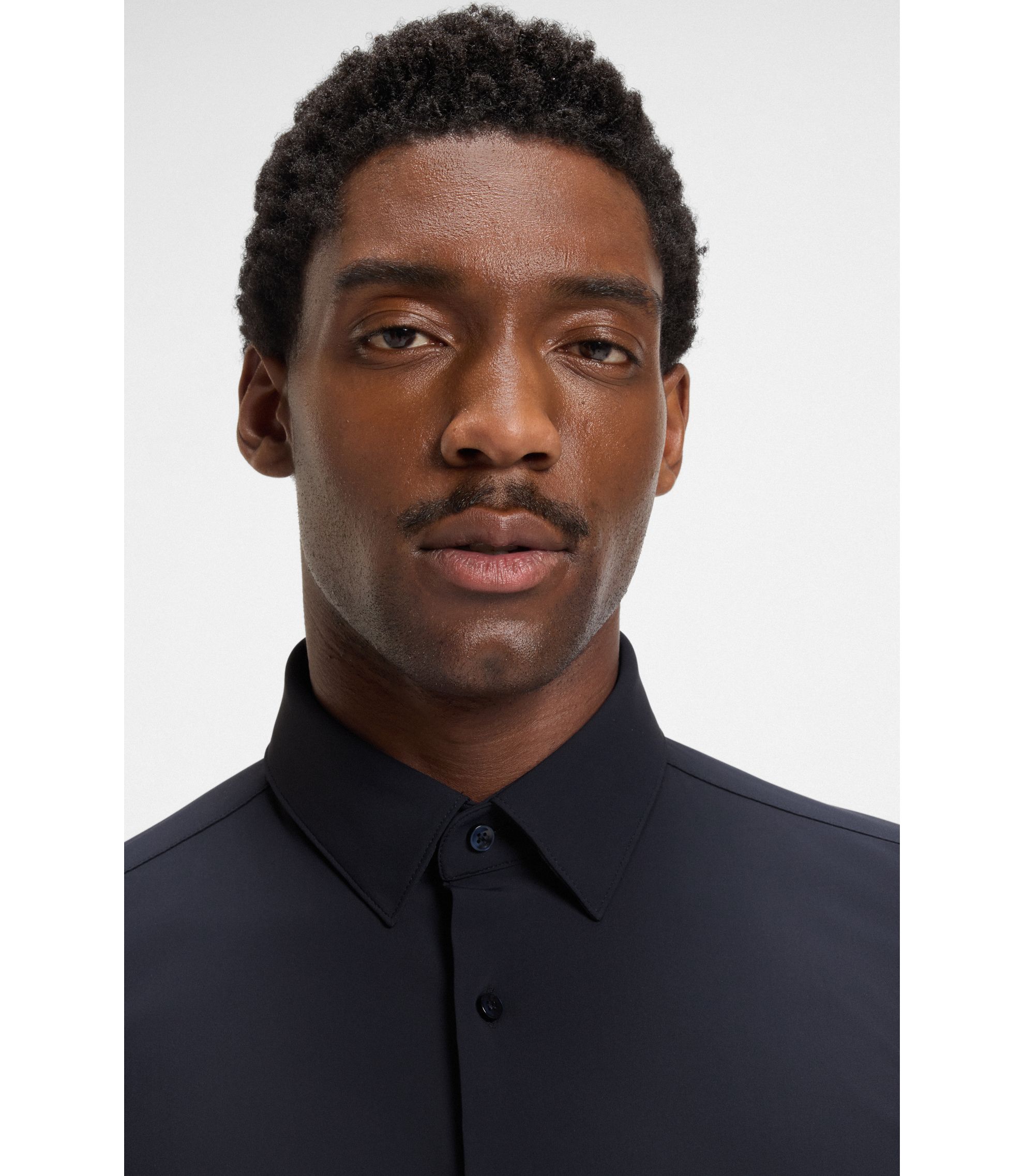 Camicia Hugo Boss Hank Kent Slim Performance | Verde Pastello Taglia 16.5 34/35 | Nuova Con Etichette