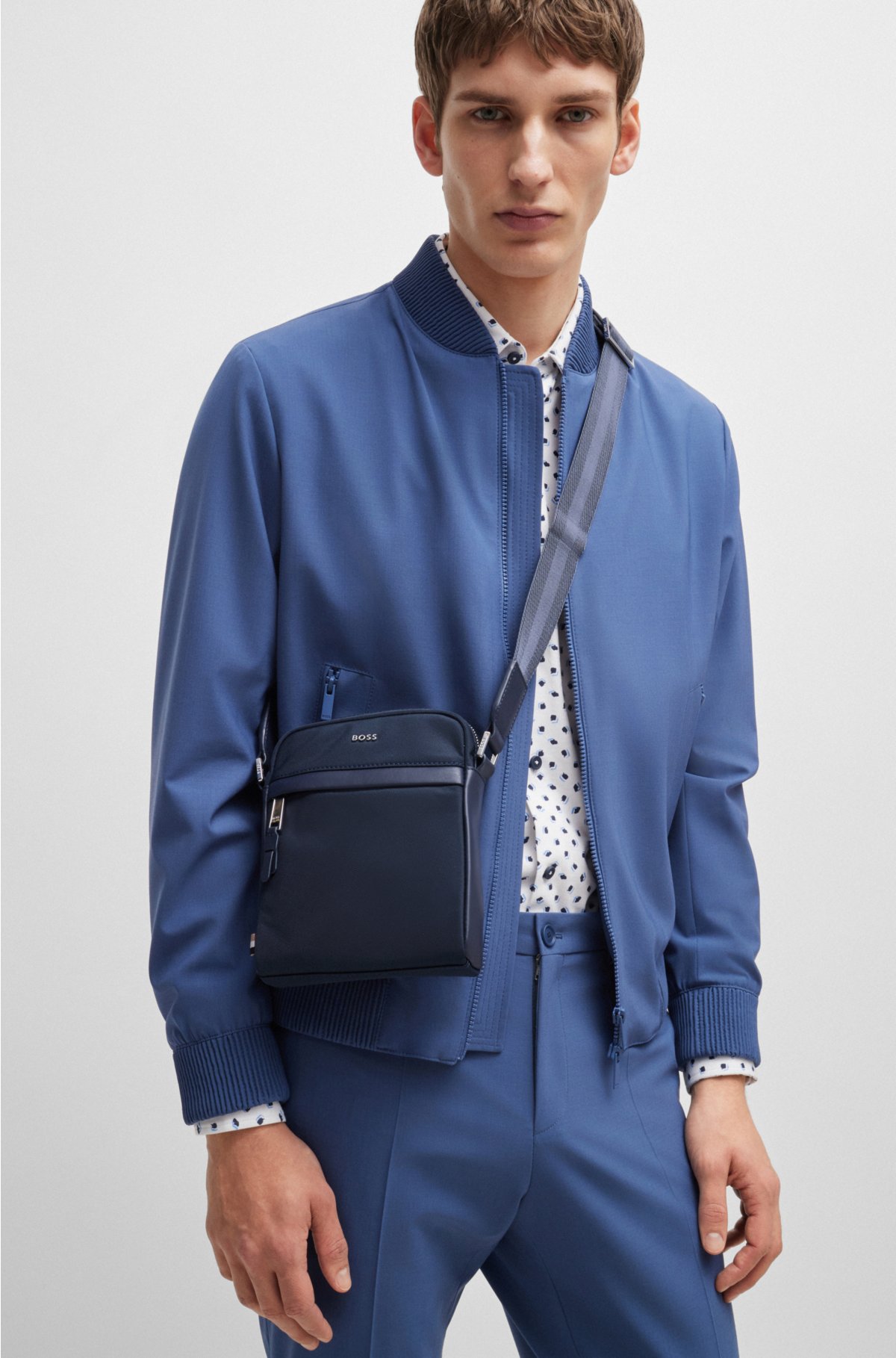 Structured-material reporter bag with logo lettering, Dark Blue