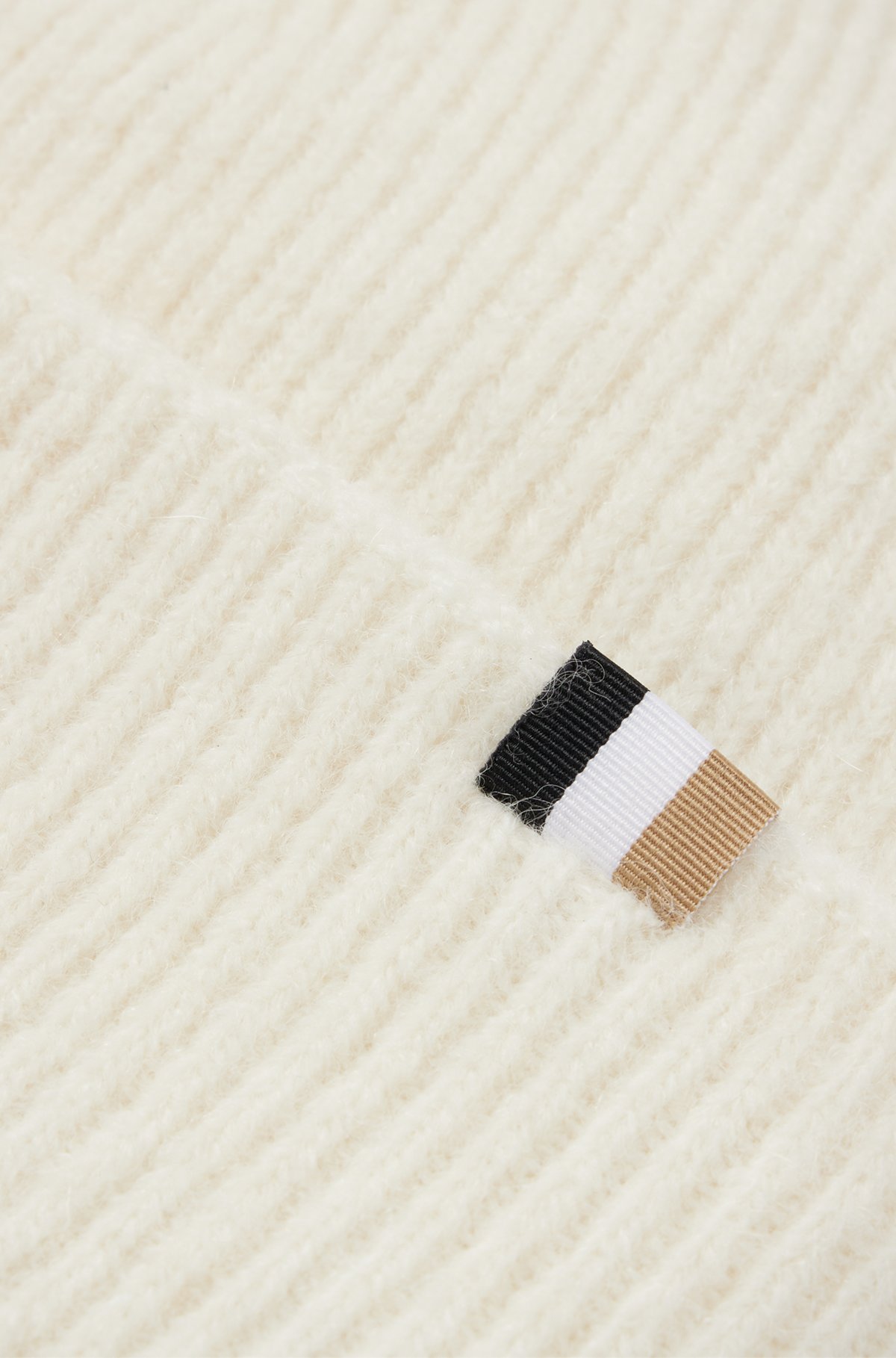 Gerippte Mütze aus Woll-Mix mit Signature-Streifen-Etikett, Weiß