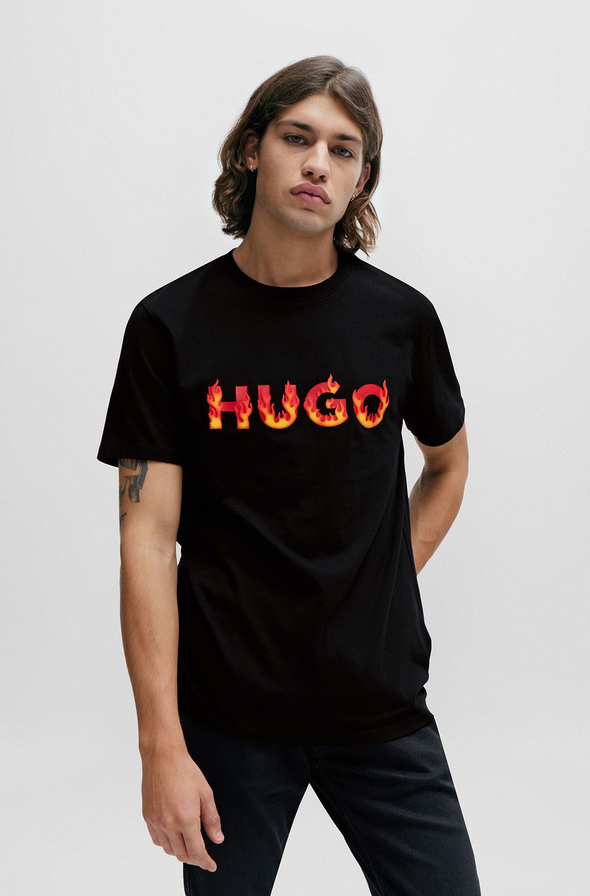 T-Shirt aus Baumwoll-Jersey mit gepufftem Flammen-Logo, Schwarz