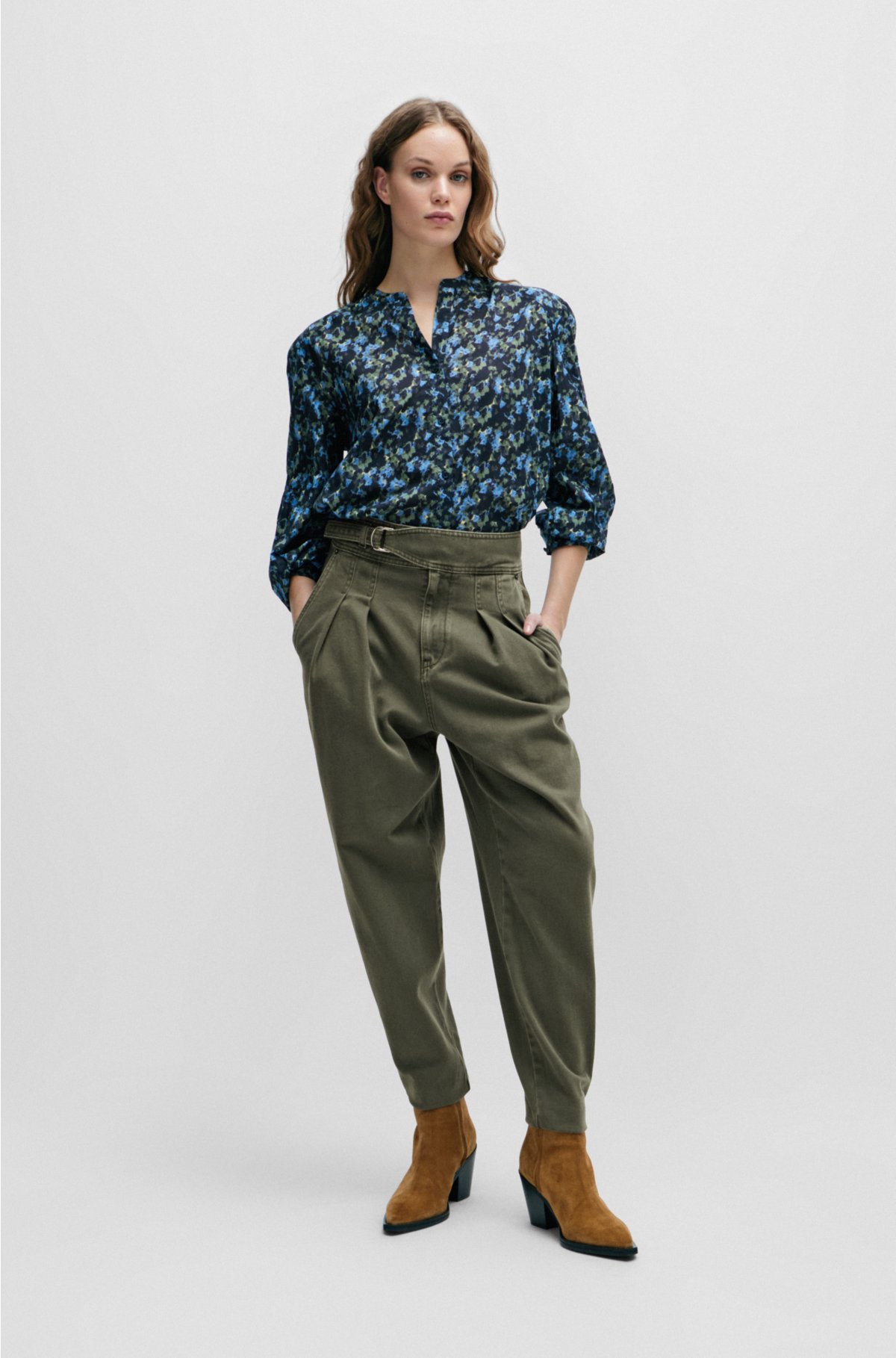 Relaxed-fit trousers in cotton twill with front pleats, Dark Green