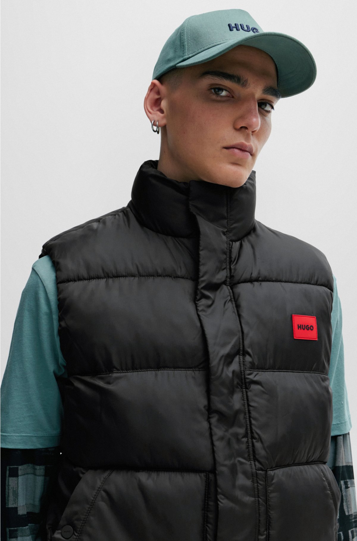 Water-repellent gilet with red logo label, Black