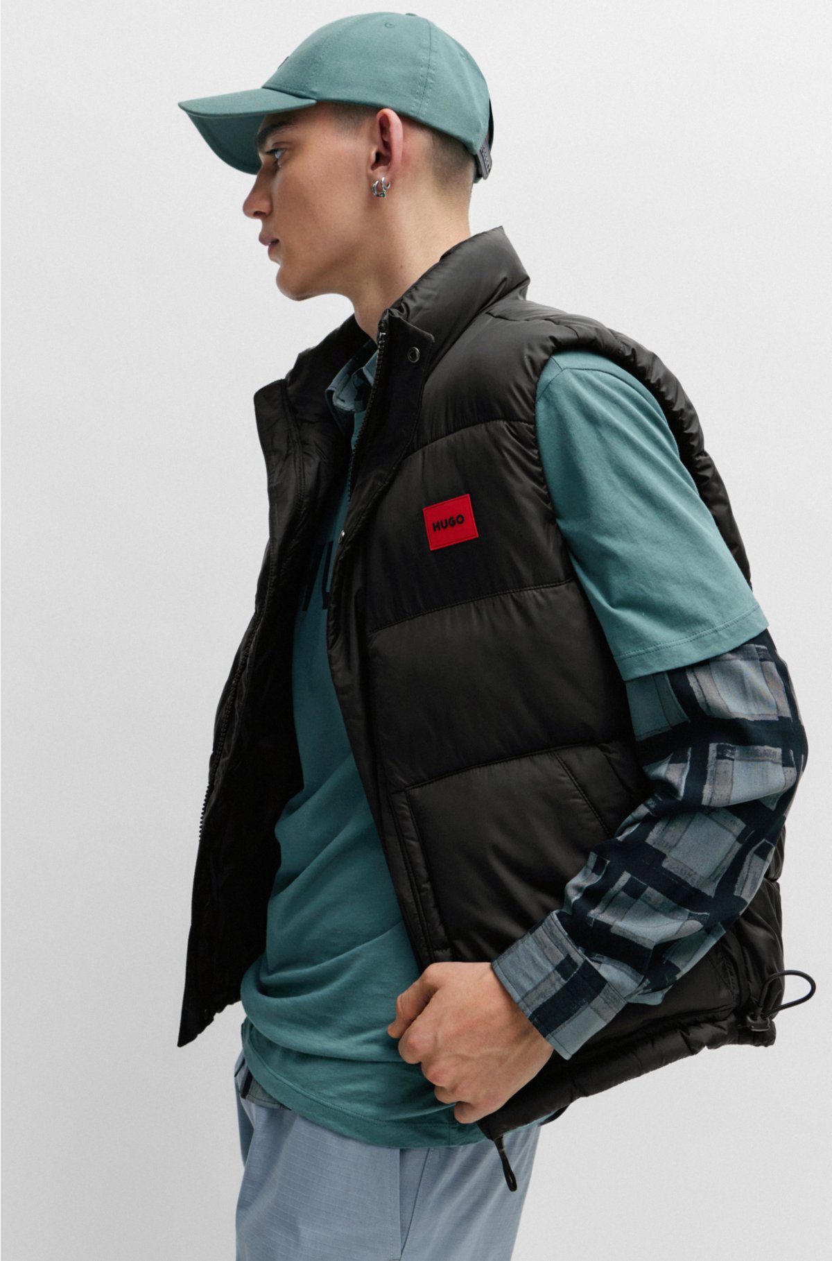 Water-repellent gilet with red logo label, Black