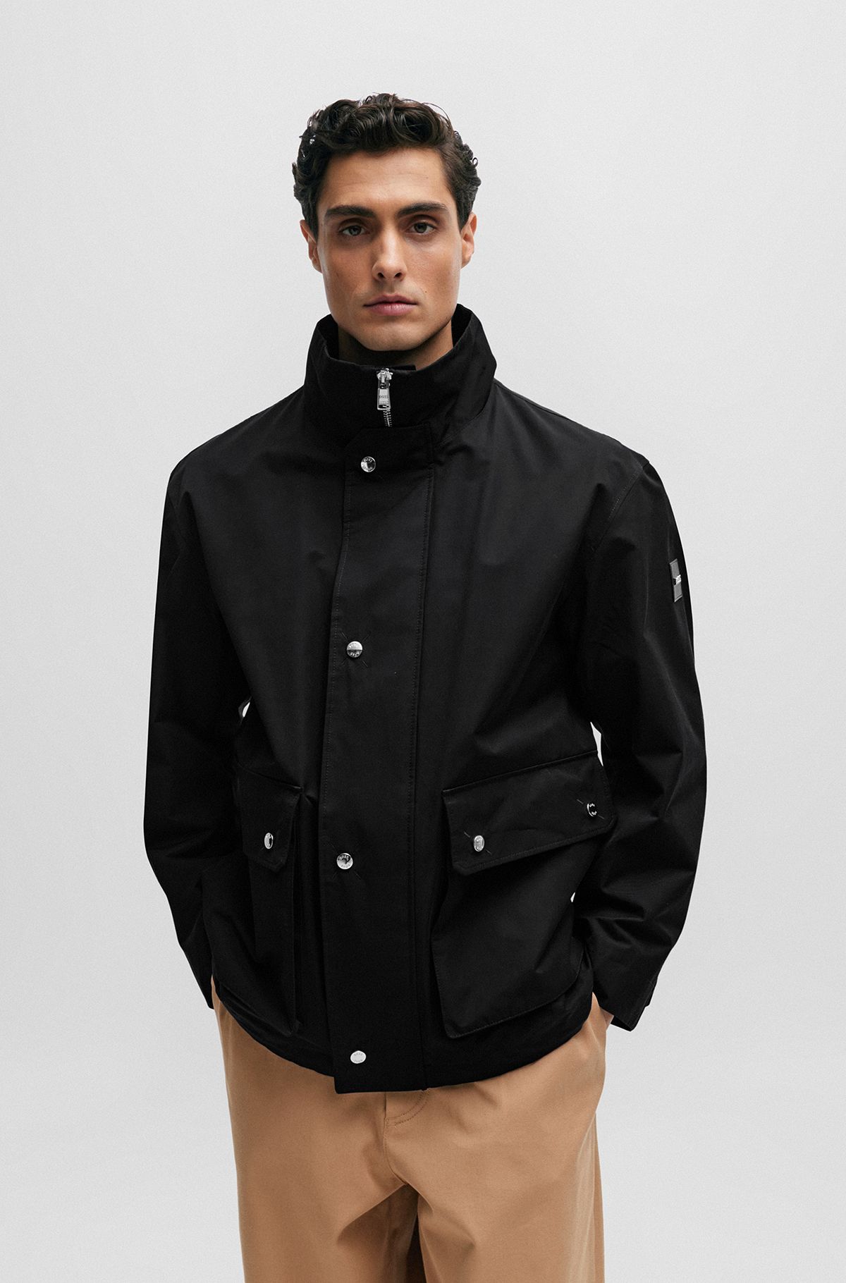 Regular-fit jas met opvouwbare capuchon met monogramdessin, Zwart