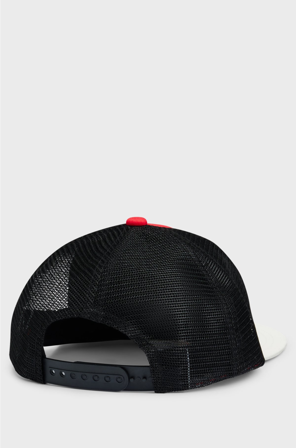 Trucker cap in cotton twill with racing-inspired details, Black