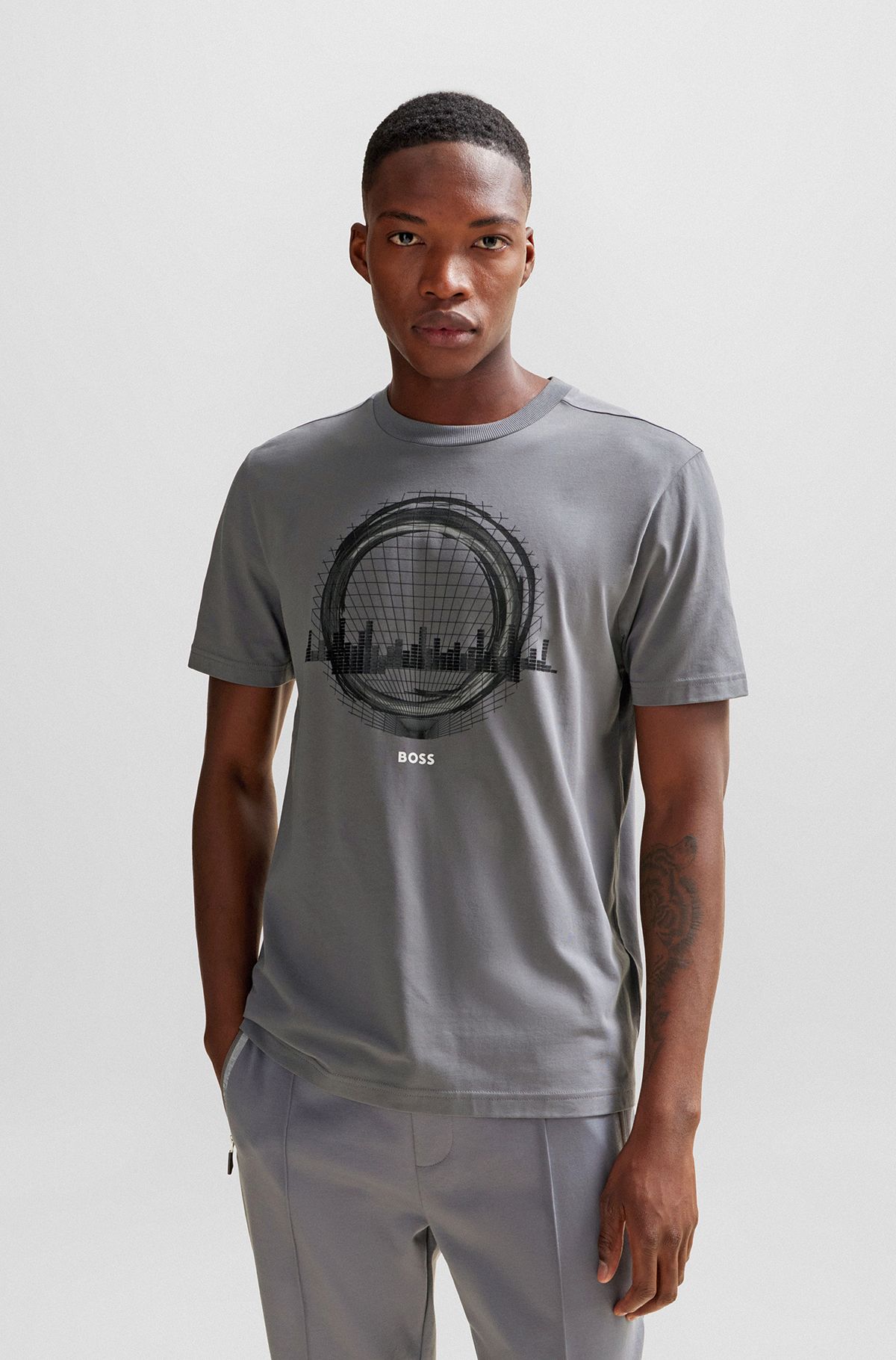 Regular-Fit T-Shirt aus Stretch-Baumwolle mit Artwork der Saison, Grau