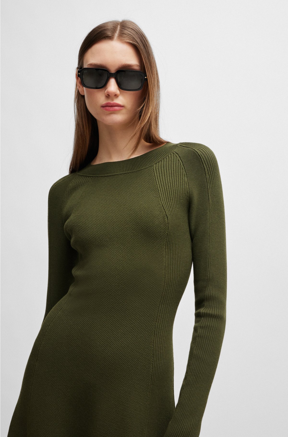 Slim-fit long-sleeved dress with mixed structures, Dark Green