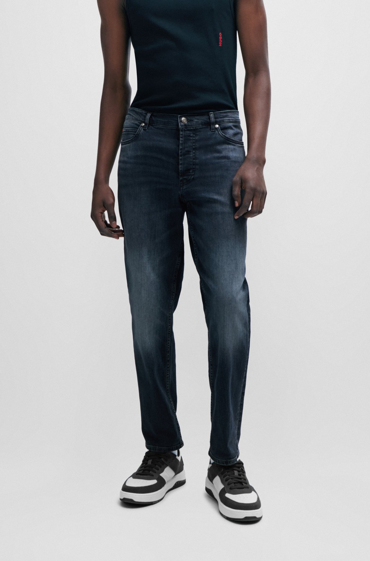 HUGO - Blaue Tapered-Fit Jeans aus Stretch-Denim