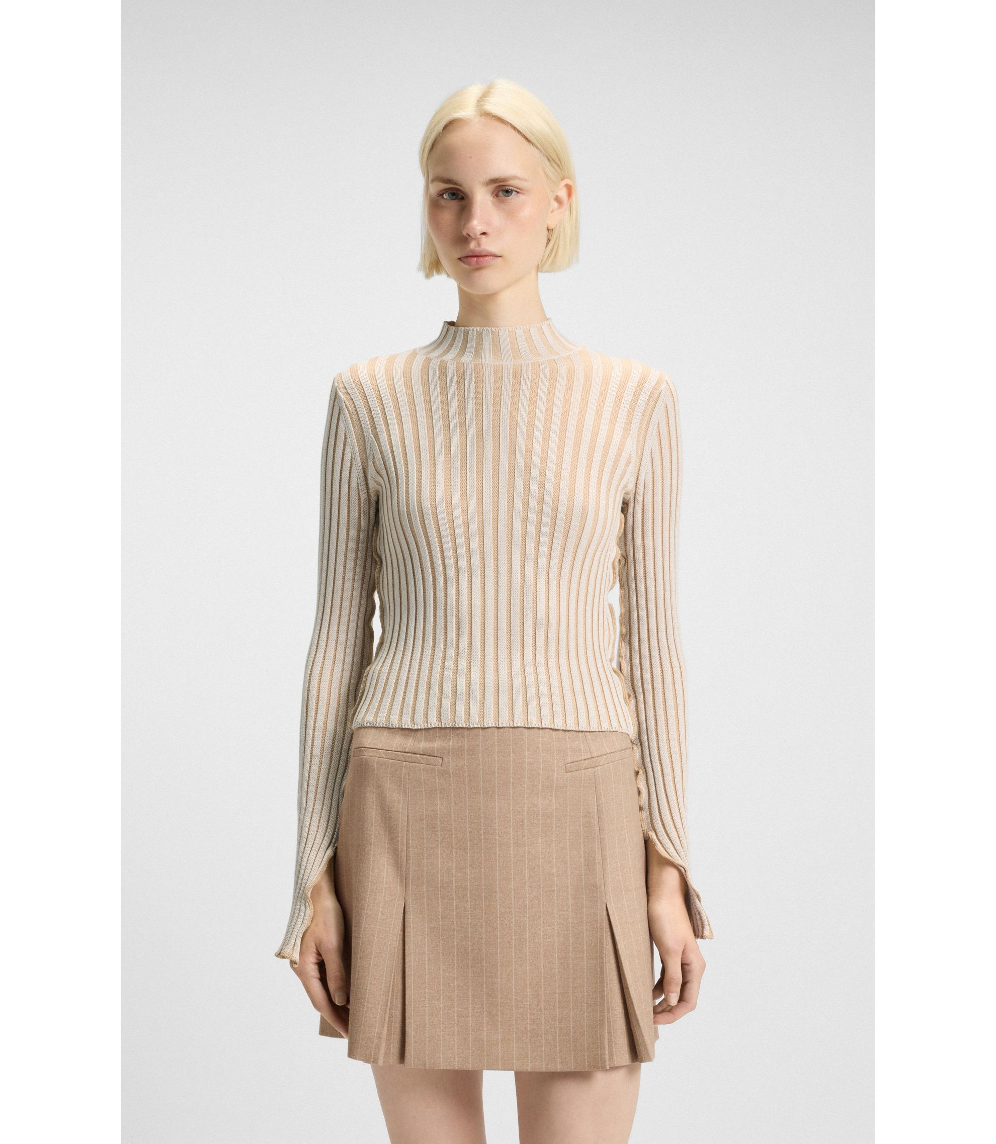 Pullover aus gerippter Baumwolle mit Stehkragen und gerüschten Nähten