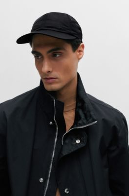 Water-repellent six-panel cap with metal logo, Black