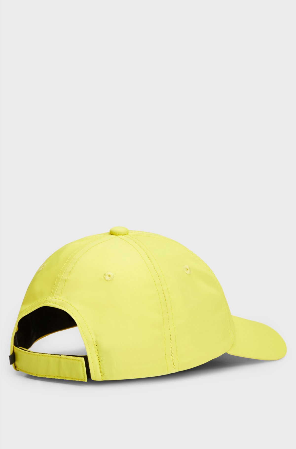 Water-repellent six-panel cap with metal logo, Yellow