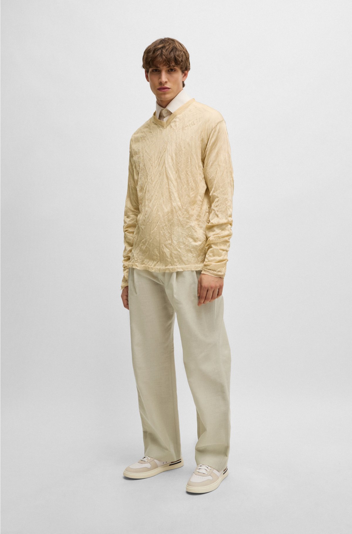 V-neck sweater in a crinkled knit with metallised fibres, Light Beige