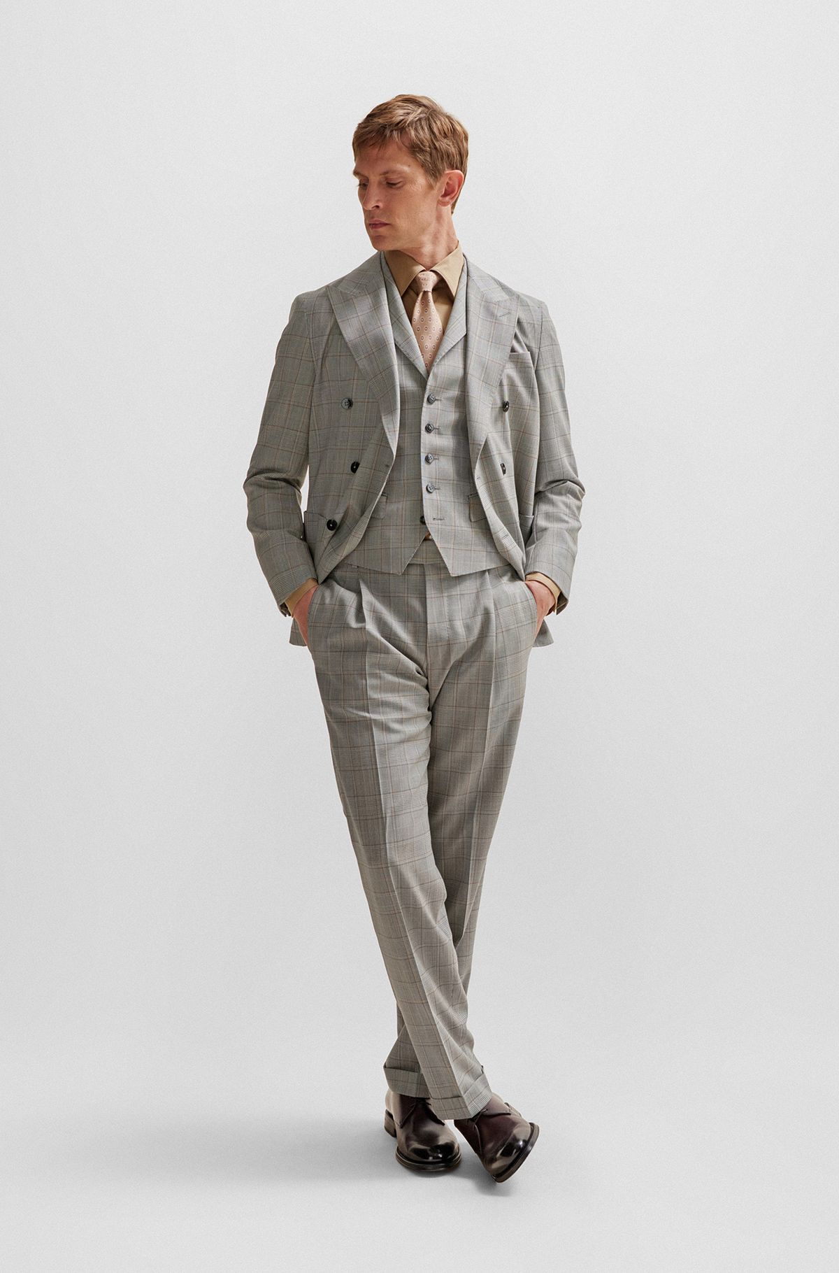 Double-breasted slim-fit suit in checked virgin wool, Grey