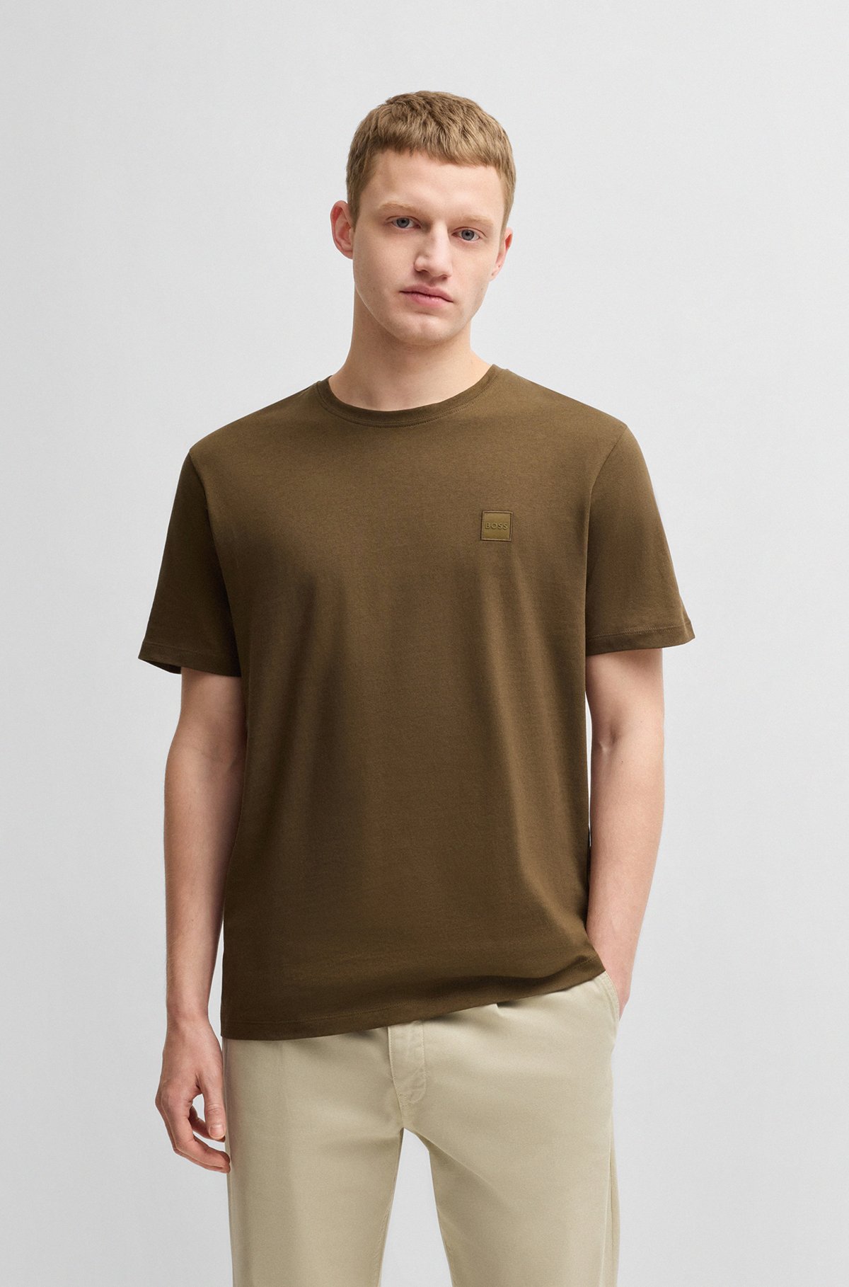 BOSS - コットンジャージー Tシャツ ロゴパッチ - ダークブラウン BOSS - コットンジャージー Tシャツ ロゴパッチ - ダークブラウン