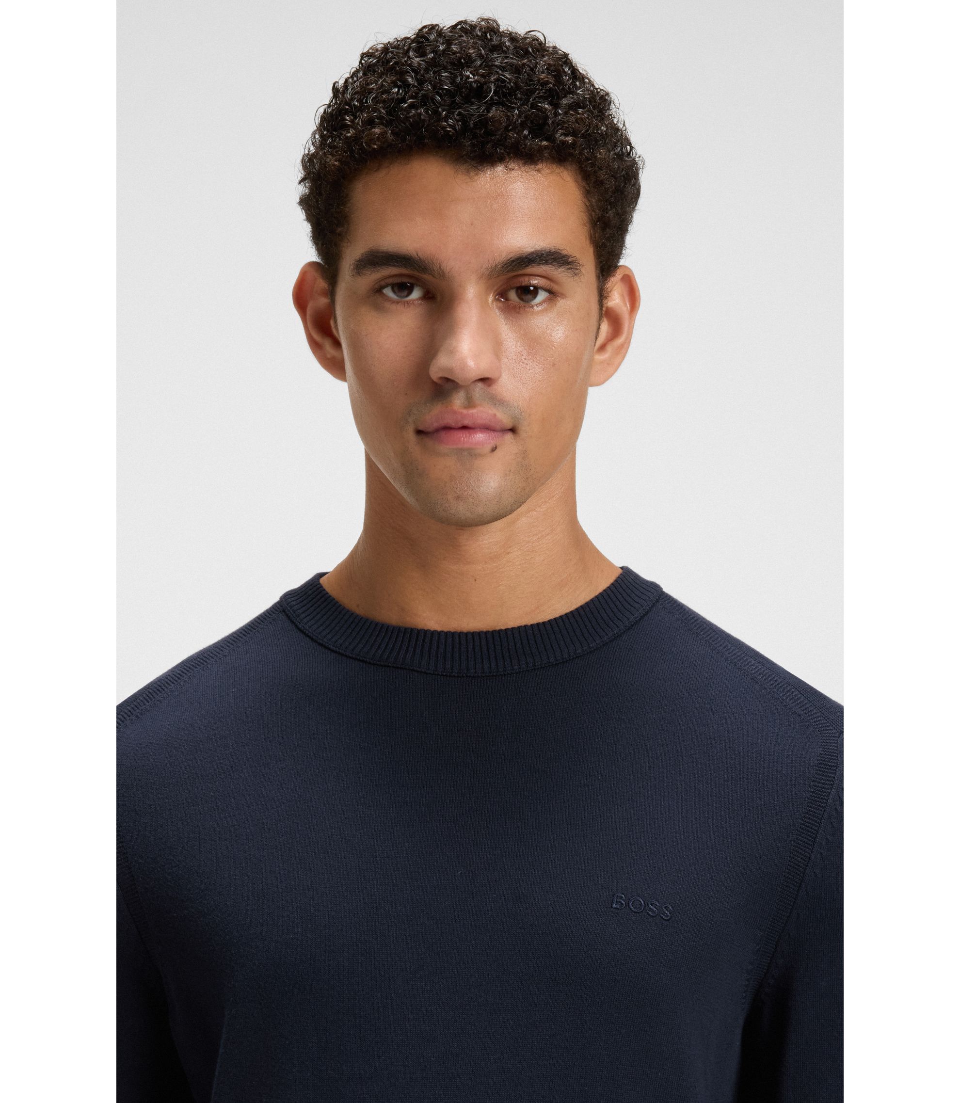 BOSS Pullover aus gestrickter Baumwolle mit Logo-Stickerei