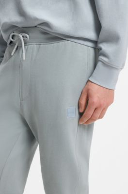 Jogginghose aus Baumwoll-Terry mit Logo-Aufn&auml;her, Hellgrau