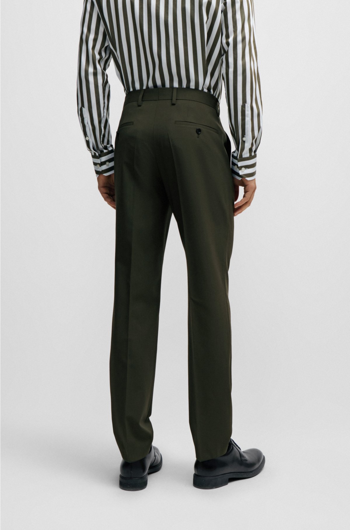 Slim-fit suit in wrinkle-resistant stretch wool, Dark Green